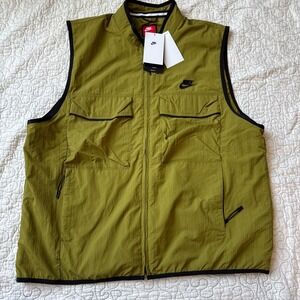 Nike Tech Men's Green Lightweight Vest with Multiple Pockets Size Large